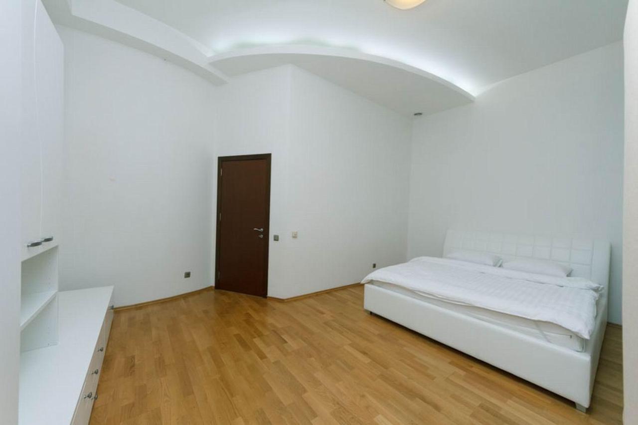 Lux Near Maidan, Khreschutyk 3Br Apartment Kyiv Exterior photo