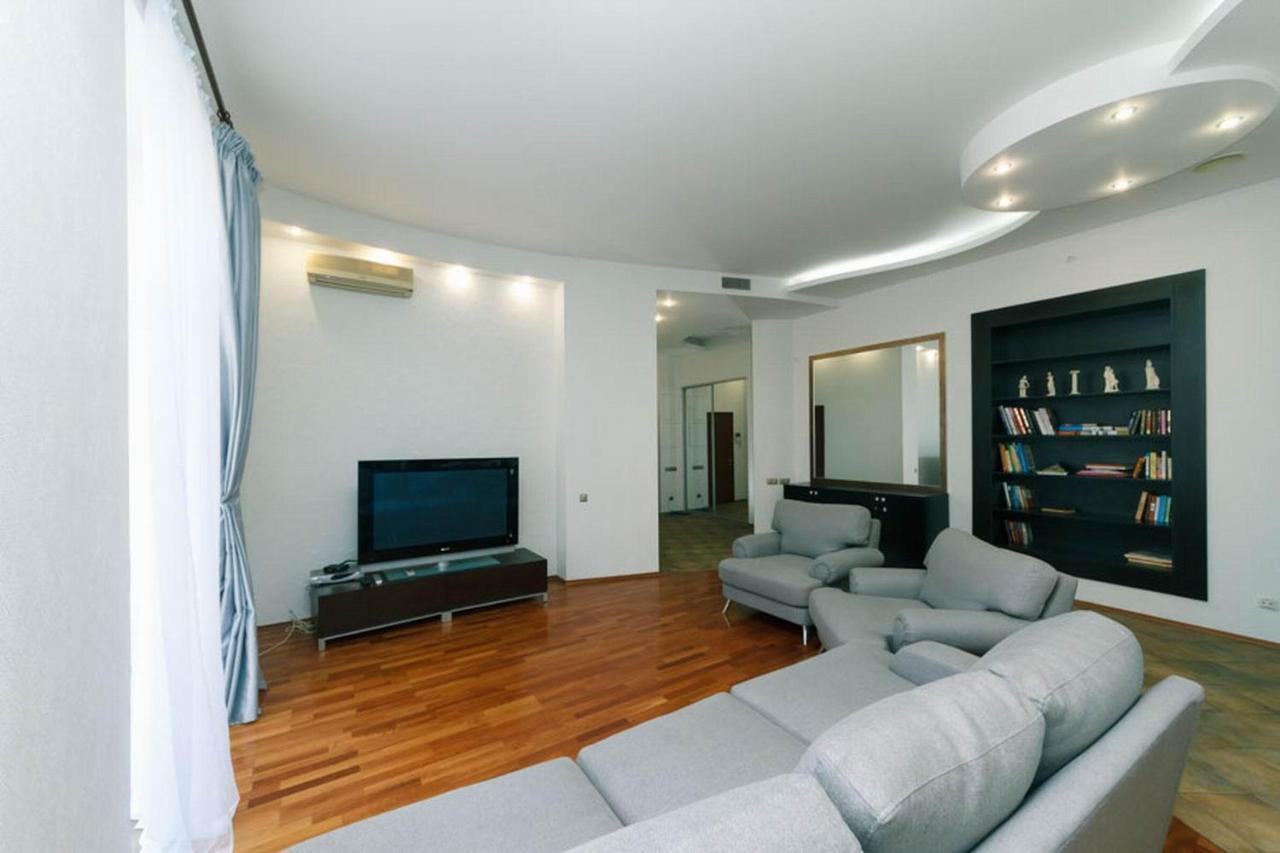 Lux Near Maidan, Khreschutyk 3Br Apartment Kyiv Exterior photo